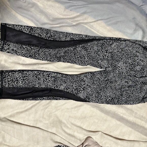 Lululemon Leggings size 6 - Picture 4 of 4